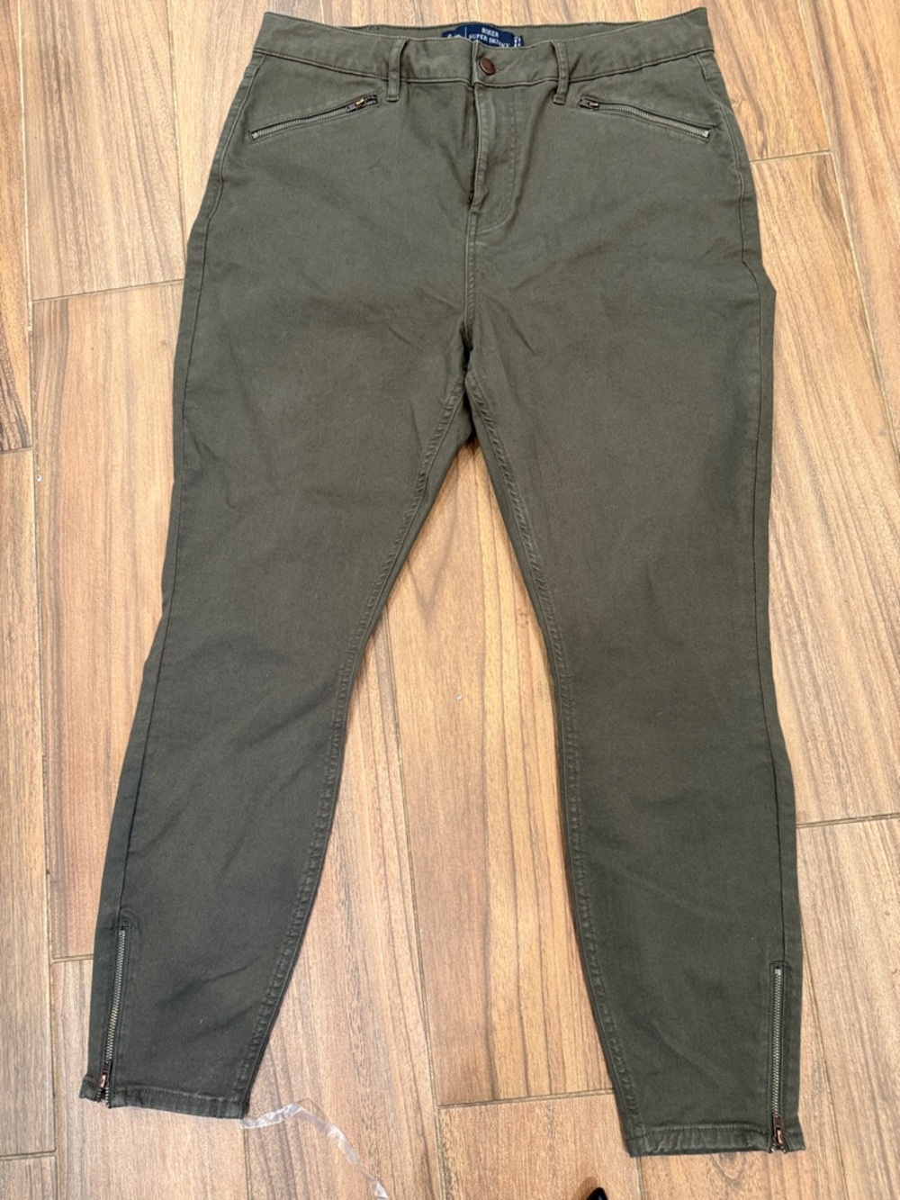 Boden Denim, Biker Super Skinny Pants in Olive. Waist 18-19” Rise 13” Inseam 28”